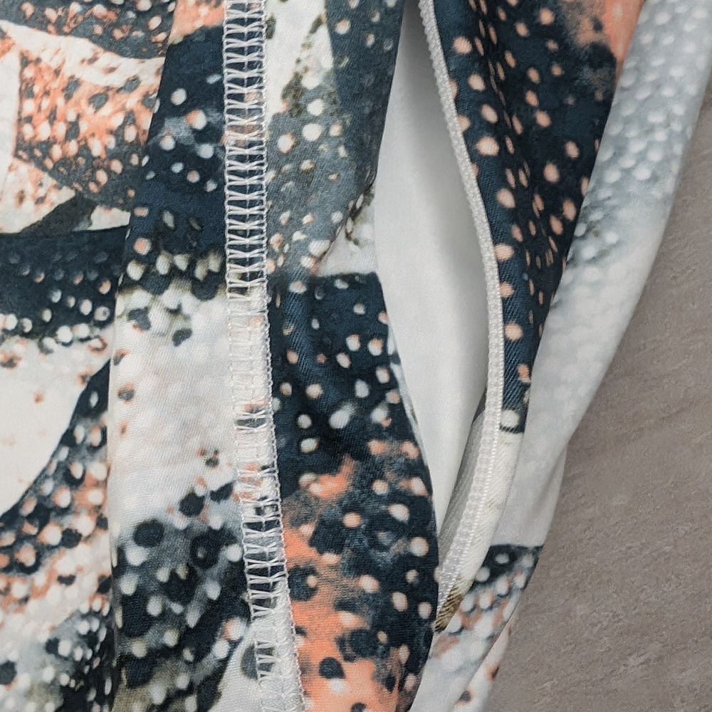 Abstract Patterned Leggings - Picture 11 of 11